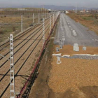 Plataforma del AVE a León junto a la línea convencional.