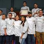 Daniel Flecha, en lo más alto, recogió en Madrid el premio al mejor panadero de España, en el salón Intersicop 2019. DL