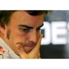 Fernando Alonso, con gesto pensativo, durante el último gran premio celebrado en Bélgica