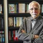 El escritor y académico leonés Luis Mateo Díez, que acaba de publicar una nueva novela, titulada ‘Vicisitudes’. EMILIO NARANJO