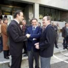 El delegado del Gobierno, Miguel Alejo, en el centro, inauguró la visita de los observadores