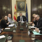 Fernández Díaz, en la reunión con representantes de las asociaciones de víctimas.