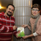 Manuel Ferrero y Laura Bécares posan orgullosos con su nuevo libro infantil, -˜El reino de los mil e