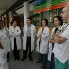 Un grupo de médicos residentes se manifestó a la entrada del hospital