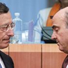 El presidente del BCE, Mario Draghi, y Luis de Guindos en una imagen de archivo.