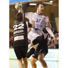 Costoya firmó una gran primera parte en el derbi. JESÚS F. SALVADORES