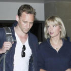 Taylor Swift y Tom Hiddleston, en el aeropuerto de Los Ángeles, el pasado 6 de julio.