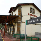 La estación de tren de Toral de los Vados será objeto de actuación este año para mejorar la iluminación. L. DE LA MATA