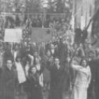 Imagen del libro de una manifestación del Primero de Mayo de 1936 en Armunia