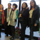Las videocreadoras participan en un encuentro en la biblioteca.