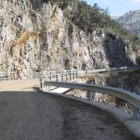 Un tramo de la carretera de Ocejo de la Peña, que aún no tiene titularidad provincial.