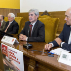 El rector Francisco García, Juan Delibes, José Cortizo, Guillermo García y José Carlos Pena. F. OTERO PERANDONES