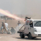 Milicianos chiís disparan proyectiles contra posiciones yihadistas en el norte de Irak.