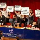 Defensores de los derechos de los homosexuales irrumpieron en la reunión de la iglesia anglicana