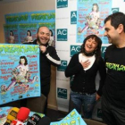Roberto Carlos Marcos, Susana Téllez y David Castelo, ayer con el cartel