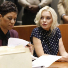 Lindsay Lohan, con su abogada durante la vista judicial.