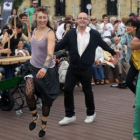El alcalde Juan Karlos Izagirre, en el centro, en la celebración en San Sebastián.