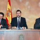 Michavila, Rajoy y Zaplana en la rueda de prensa posterior al Consejo de Ministros