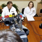 Los directores médicos del Hospital de Navarra y de Virgen del Camino, Ignacio Yurrs y Begoña L.