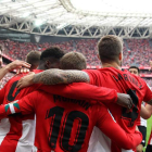 Los futbolistas del Athletic celebran uno de los tres goles ante el Rayo Vallecano. LUIS TEJIDO