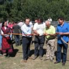 Fidentino Reyero en el momento de inaugurar la feria, junto a políticos de la comarca