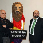 El director Carlos Saura protagoniza con sus objetos, desde fotogramas a pinturas, la nueva exposici
