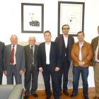 Marcos Martínez recibió a la directiva del Hogar.