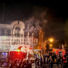 Manifestantes iranís incendian la Embajada saudí en Teherán.