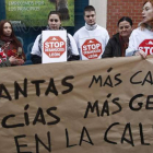 Participantes en la acción de protesta contra el desalojo.