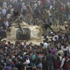 Imagen de los manifestantes, ayer, en las calles de El Cairo.