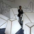 Marcos Miguélez, el pasado viernes con su obra en el campus de Ponferrada.