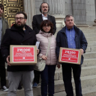La Asociación para la Recuperación de la Memoria Histórica  entrega en el Congreso 218 600 firmas que reclaman la ilegalizacion de la Fundación Nacional Francisco Franco.