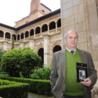 José Luis Gavilanes Laso en el claustro de San Marcos, donde estuvo preso Heredia.