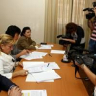Isabel Carrasco firmó los convenios con los alcaldes