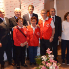 Juan Martínez Majo en el momento de recibir ayer la Medalla de Plata de Cruz Roja.