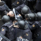 Violenta actuación policial en el colegio Ramon Llull.