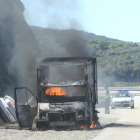 Estado en el que quedó el vehículo tras el incendio originado por causas desconocidas