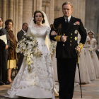 Claire Foy y Jared Harris, en la primera temporada de  la serie de Netflix The Crown.