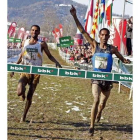 Mesfin (d) se impuso en la misma línea de meta al gran favorito, Gebre Gebremariam.