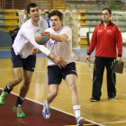 Dacevic y Mario López, con Dani Gordo detrás, durante un entrenamiento.
