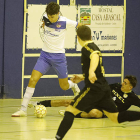 El equipo leonés salvó un punto in extremis ante el Leis Pontevedra en un partido loco. MARCIANO PÉREZ