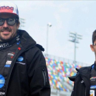 Fernando Alonso y su compañero en Cadillac, Jordan Taylor, antes de empezar las 24 Horas de Daytona.