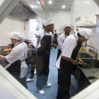 Curso de cocineros en Cáritas, una de  las entidades que más dinero recibe del IRPF.