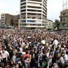 Miles de seguidores del líder opositor iraní Musaví se manifiestan en Teherán.