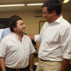 El alcalde de Toral, Pedro Fernández, el lunes junto a Óscar López.