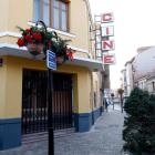 La piscina, el polideportivo, el espacio para caravanas y los parques se unen al comercio local y a la amplia gama de hostelería y restauración para ofrecer al visitante una escapada llena de ocio y diversión. Santa María cuenta también con una senda pase