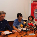 Pedro Muñoz, Antonio Donís y Isabel Trinidad, en la presentación de la sección ‘Con Igualdad’. L. DE LA MATA