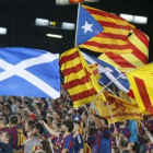 Banderas independentistas en un partido del Barça.