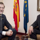El Presidente del Gobierno español, Mariano Rajoy Brey (I), con Jean-Claude Juncker (D), presidente electo de la Comisión Europea, hoy en Bruselas.