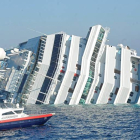 Imagen del crucero ‘Costa Concordia’, que naufragó el viernes en las costas italianas.